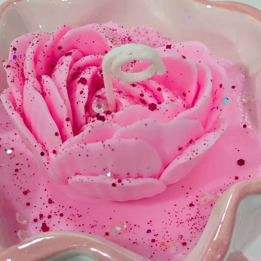 Petal & Pearl ✦ Iridescent Rose Candle ✦ Soy Wax Heart Rose Melt Pink Vessel NWT